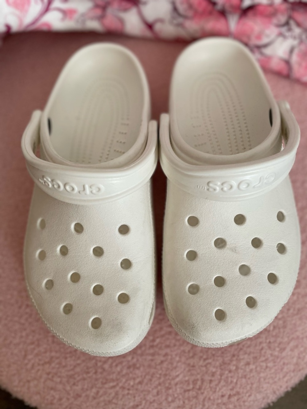 CROCS Classic Clog in Off-White